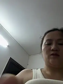 Amy1688 - 户外脱内裤特写小穴
