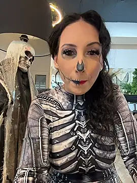 BeckyShineX - Spooky tease🎃