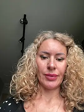 Tania201243 - Show tits😊