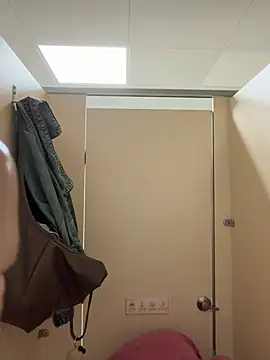 Maomao116 - 超级敏感，易喷体质，会一直喷水💦，可选露脸小穴抽插，后入珠珠抽插2分钟