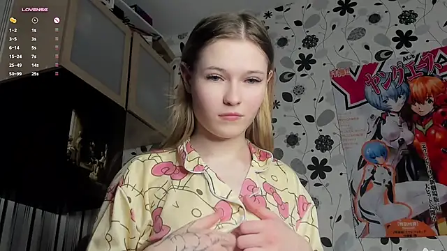LynHillaire - Stroke my waist