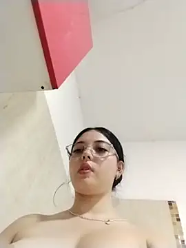 Julianne_valerin