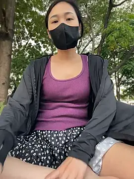Nini_11 - 户外道具插入Inserting a dildo