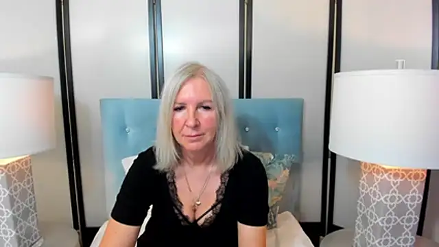 EricaTop - Watch a sexy blonde show you her body