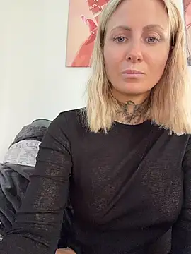 Sophi_Spice - finger pussy + hot pic