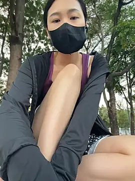 Nini_11 - 户外道具插入Inserting a dildo