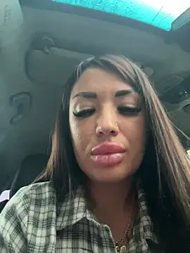 RuslanaXX - Squirt on street