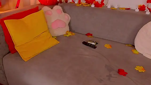 Tori_the_witch - hidden pussy tease!
