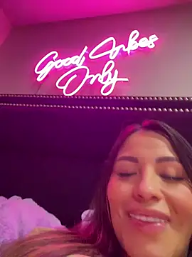 Sexyyykloee - tits out + very sloppy deep throat