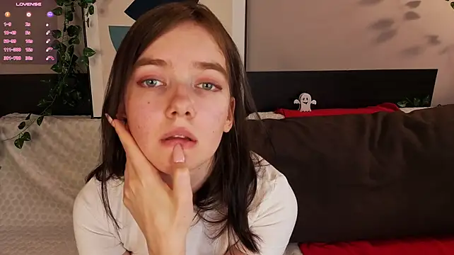 NylaVeyne - 💜bra tease💜