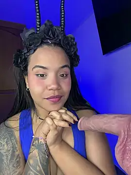 Leila_22 - Hold the dildo for 30 seconds