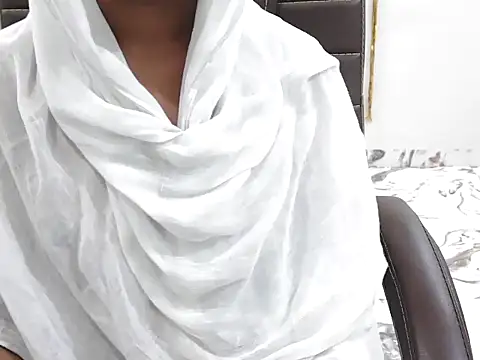 Lovelyshaski - show lips and boobs show