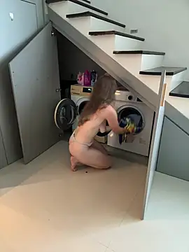 Sarahhh_xxx - NAKED SQUATS ON UR FACE