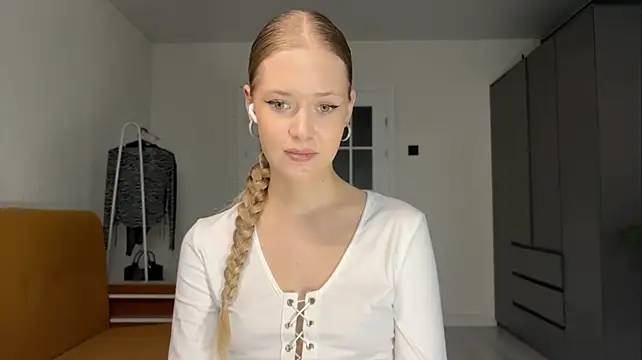 MeliMurrr - squeeze my boobies