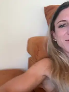 VivienneBlac - Go doggy and show your feets 🍑