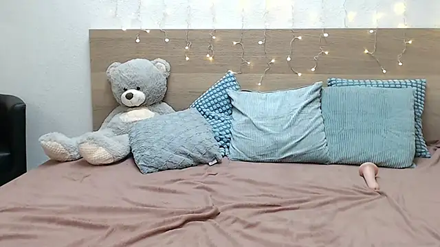 SophieyMoon - Ultimate Crazy Anal Show + DP w Squirt