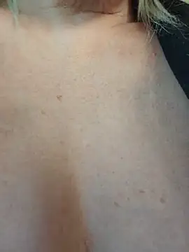 MILFBARBY - Make me squirt in public place