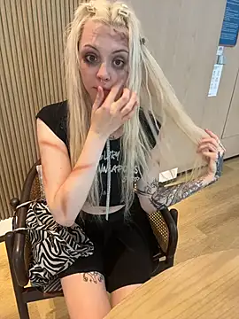 Badblondie - SAY "DICK OR TREAT?"TO STRANGER 🎃😈