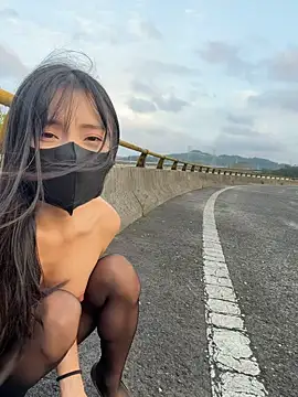 Xiao-Lin - 户外刺激裸上身