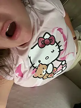 Yourfavouritebunny - LT gets hot pic 💋 flash boobs