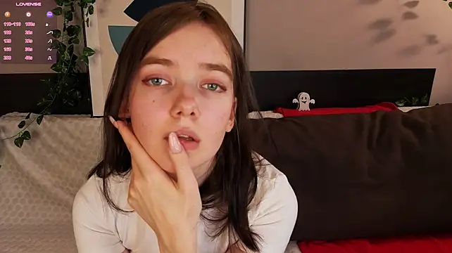 NylaVeyne - 💜bra tease💜