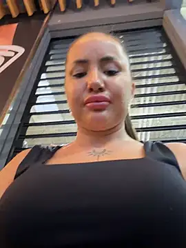 Beautydiamond - Squeeze bobs in the full cafe