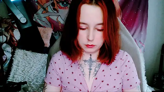 RedVelvetDoll - show boobies + massage