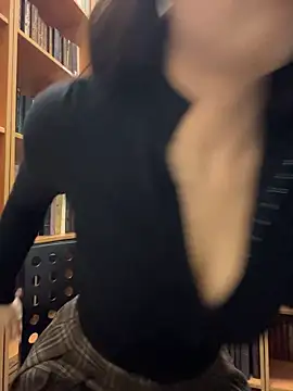 Holly_Play - flash spooky PUSSY next to people