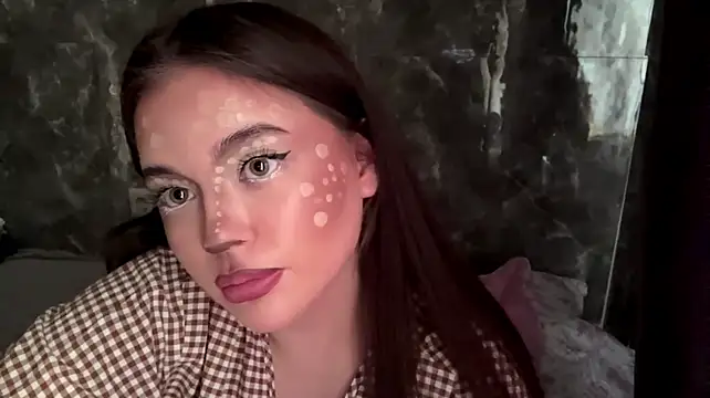 MadalineLarko - show my outfit and dance