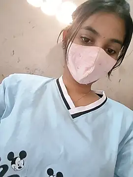 Priya_140 - show with face in public
