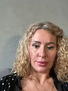 Tania201243 - Show tits😊