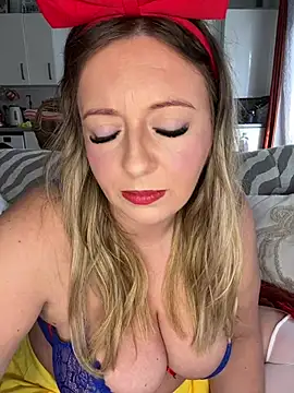 Poppyshaw_ - Bend over Naked 💕