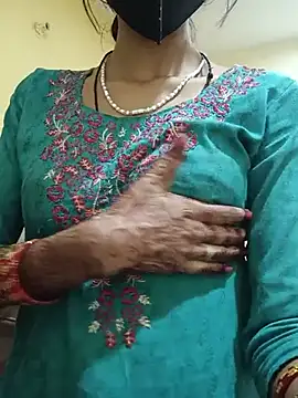 Nineteen_hot - 2 min fingering in public