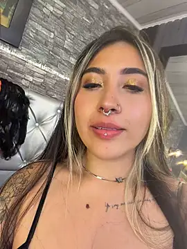 ManuelaVeeleez - kiss with my friend