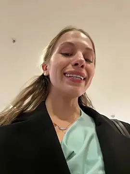 Olivia_Jemison - Put finger in my pussy + taste juice