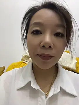 Si-si-love - 找男人用假阳具抽插我