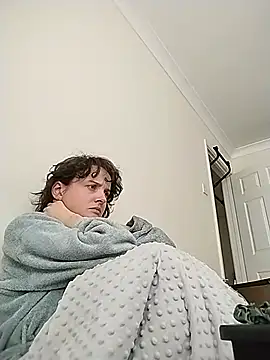 Amy01112 - Put haribo on my nipple