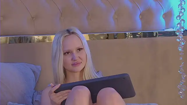 JuliaHotty_