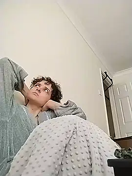 Amy01112 - Put haribo on my nipple