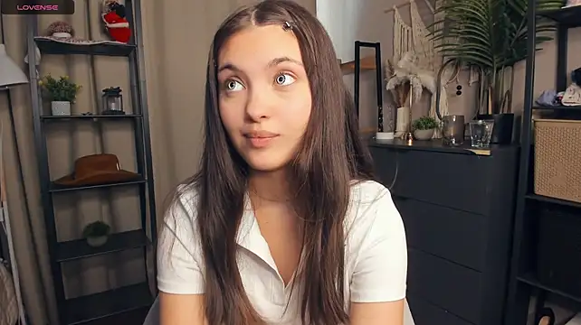 ReynaCarco - Deep suck fingers with sweet moans