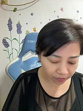 Mimi_6888 - 反差少妇，赚米养家，更多大尺度表演，各种好玩的小道具，都在​C​2C，快来跟我一