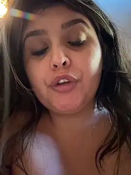 BlancaRosa_ - Boobs out 5 min✨