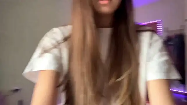 AnamariaHourani - Take my T-shirt off