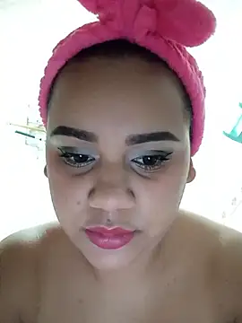 NahomyEvans - Play My tits