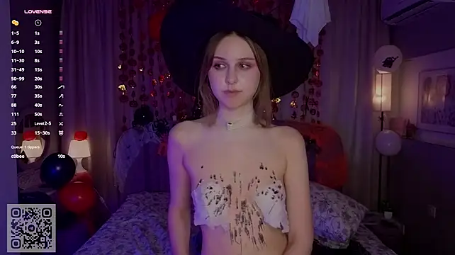 SunnySikarskie - My skirt is starting to slip down