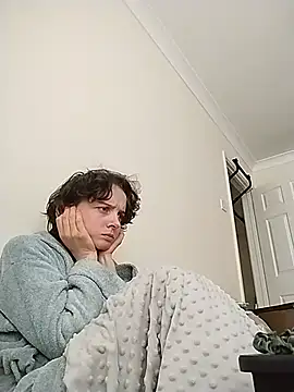 Amy01112 - Put haribo on my nipple