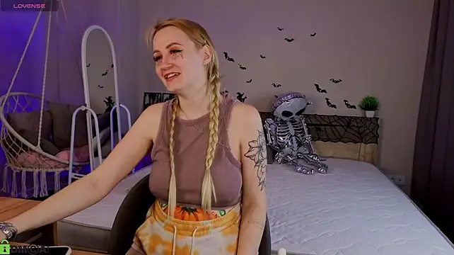 Jooyce_Howward - posa doggy in panty