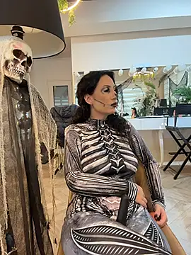 BeckyShineX - Spooky tease🎃