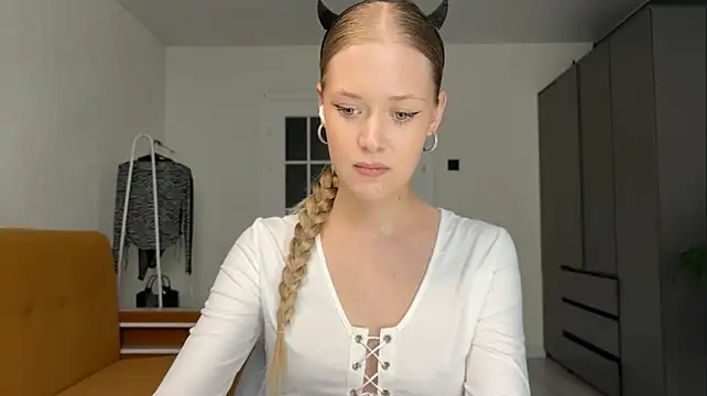MeliMurrr - underboobies