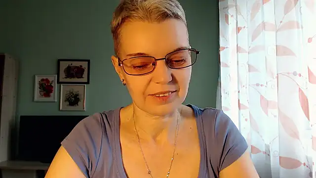 CutieErikaa - spank my butt